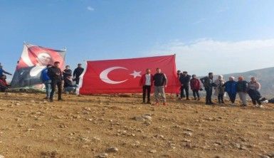 Gençler zirveye tırmanıp, Atatürk'ü andı