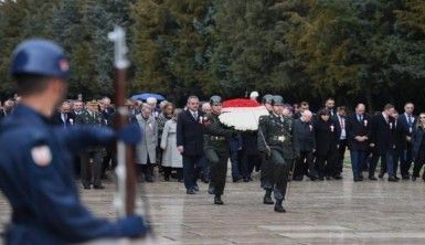 Milli Eğitim Bakanı Özer, öğretmenlerle Anıtkabir'i ziyaret etti