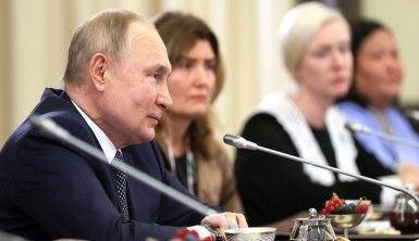 Putin, Ukrayna'da savaşan askerlerin anneleriyle bir araya geldi