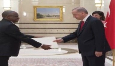 Zambiya Büyükelçisi William Maipambe Sikazwe, Cumhurbaşkanı Erdoğan'a güven mektubu sundu