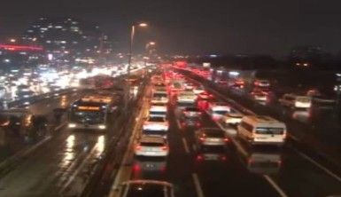 İstanbul'da trafik yoğunluğu yüzde 90'a çıktı