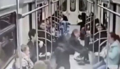 Rusya'da metroda telefonla konuştuğu için bıçaklandı