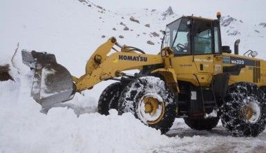 Şırnak’ta mevsimin ilk karı 1 metreyi buldu