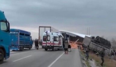 Konya'da tır ile kamyon kafa kafaya çarpıştı