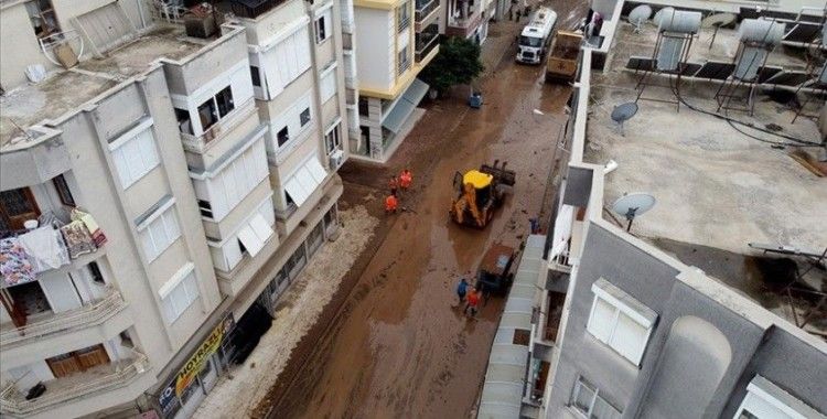 Antalya'da selden etkilenen alanlarda temizlik çalışmaları sürüyor