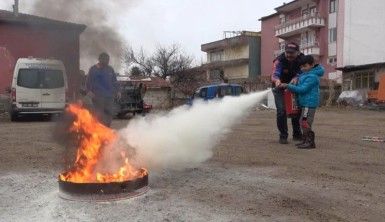 AFAD görevlileri, vatandaşları 'afet' olaylarına karşı bilinçlendiriyor