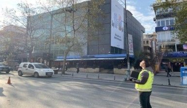 Kadıköy'de emniyet kemeri takmayan sürücüler polisin dronuyla tespit edildi