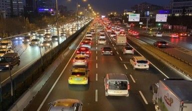 İstanbul'da haftanın ilk iş gününde trafik yoğunluğu oluştu