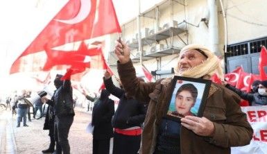 HDP binasında Ölürüm Türkiye'm şarkısı çalındı