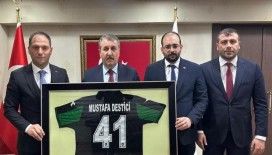 Kocaelispor formasını Mustafa Destici'ye götürdüler