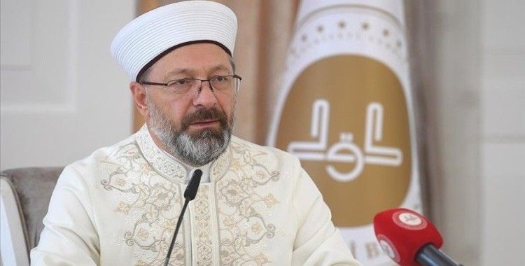 Diyanet İşleri Başkanı Erbaş'tan Kadir Gecesi mesajı: Kur'an-ı Kerim, indiği geceyi bir ömre bedel kılmıştır