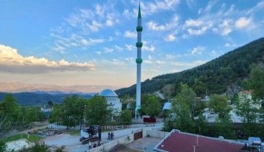 Hatay'ın en uzun minaresi böyle yıkıldı