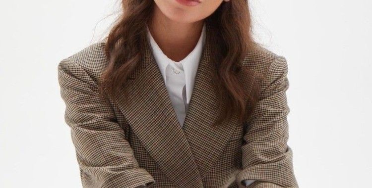 Oyuncu Çakır, müzikteki yeteneğiyle göz dolduruyor
