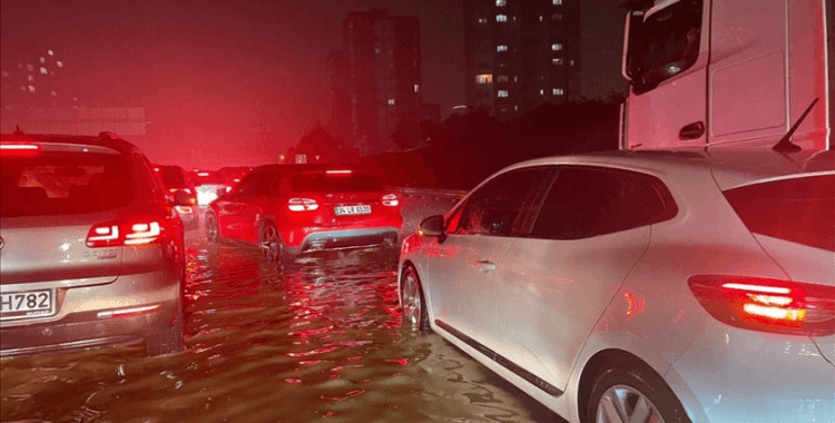 İstanbul'un bazı bölgelerinde sağanak etkili oluyor