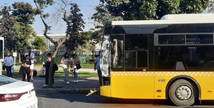 Beyoğlu'nda tramvay İETT otobüsüne çarptı