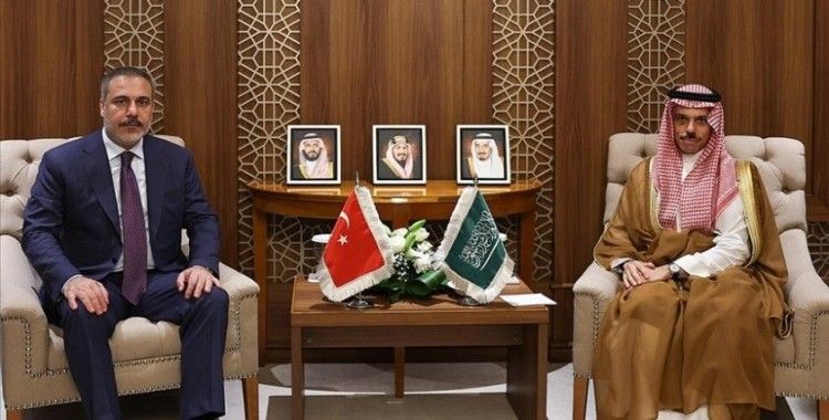 Dışişleri Bakanı Fidan, Suudi Arabistan'da diplomatik temaslarda bulundu