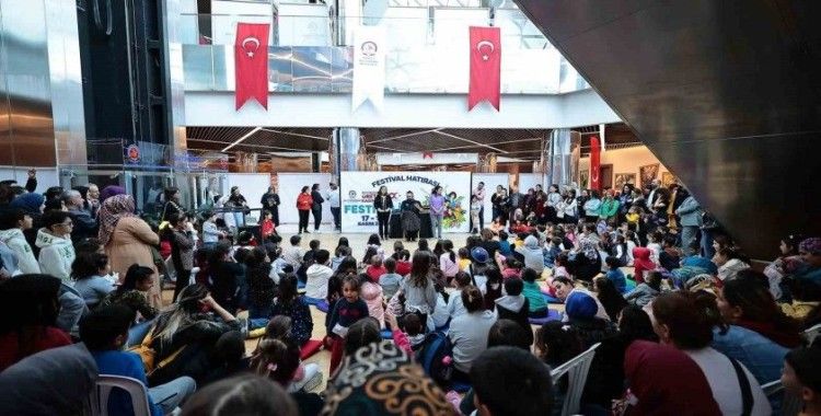 Şükriye Tutkun türküleriyle festivale renk kattı
