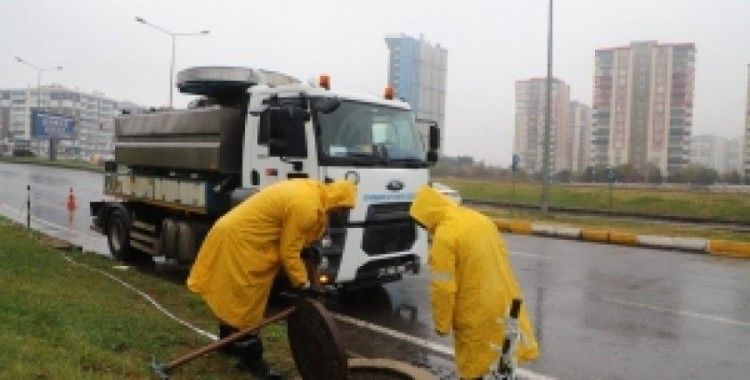 DİSKİ'de kuvvetli sağanak mesaisi