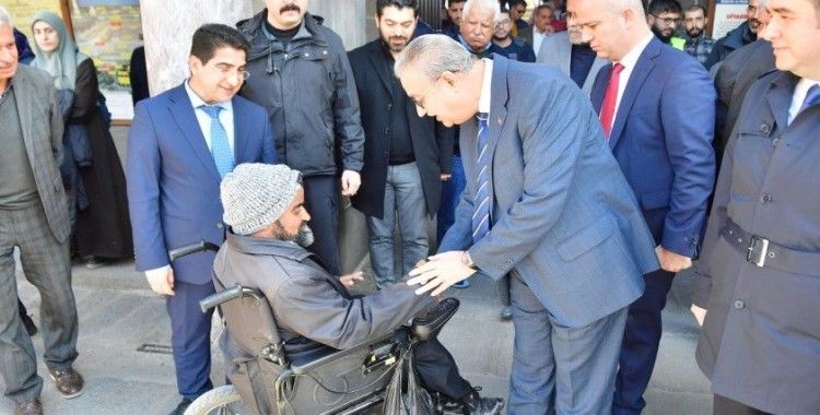 Vali Su, Ulu Cami'de hizmete açılan engelli rampasında ve Cahit Sıtkı Tarancı Müzesi'nde incelemelerde bulundu