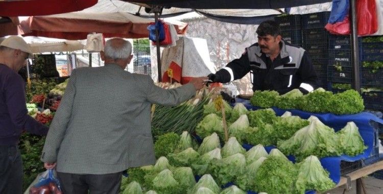 Sıcaklıkların artmasıyla pazar tezgâhlarında fiyatlar yarıya kadar düştü