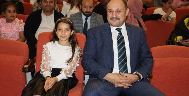 'Sıradan sıra dışı hikayeler' adlı tiyatro gösterimi izleyenlerden tam not aldı