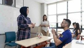 Mersin’de vatandaşlar işaret dili öğreniyor
