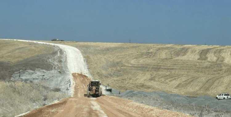 Kırsal mahallelere konforlu ve güvenli yollar yapılıyor