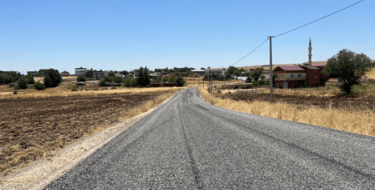 Kırsal mahallelerde yol çalışmaları sürüyor