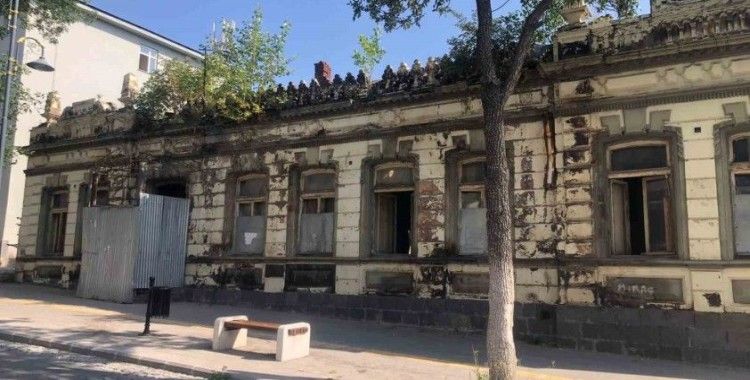 Kars’ta tarihi bina koruma altına alınmayı bekliyor
