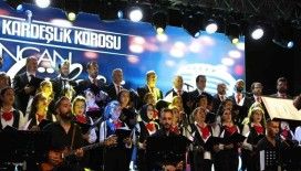 Erzincan’da farklı meslek gruplarından insanların bir araya geldiği “Kardeşlik Korosu” konser verdi
