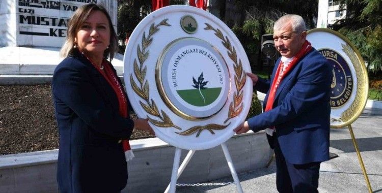 Atatürk’ün Cumhurbaşkanı olarak Bursa’ya gelişinin 100. yılı anısına çelenk sunumu yapıldı
