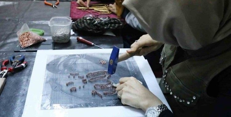 Yüzlerce kişi Büyükşehir SAMEK’le koluna ‘sanat’ bileziğini taktı
