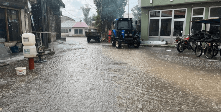 Ağrı'da sağanak ve dolu etkili oldu