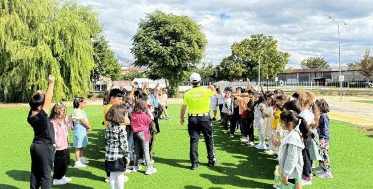 Erzincan’da çocuklara oyunlarla trafik eğitimi verildi
