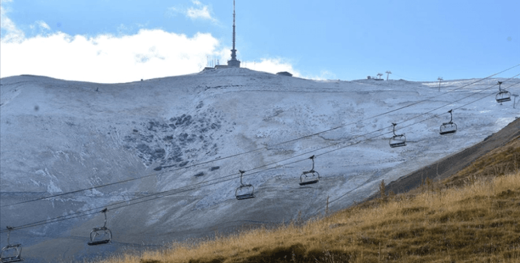 Palandöken Dağı'na kar yağdı