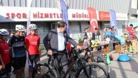 Kayseri’de sporculara malzeme dağıtımı
