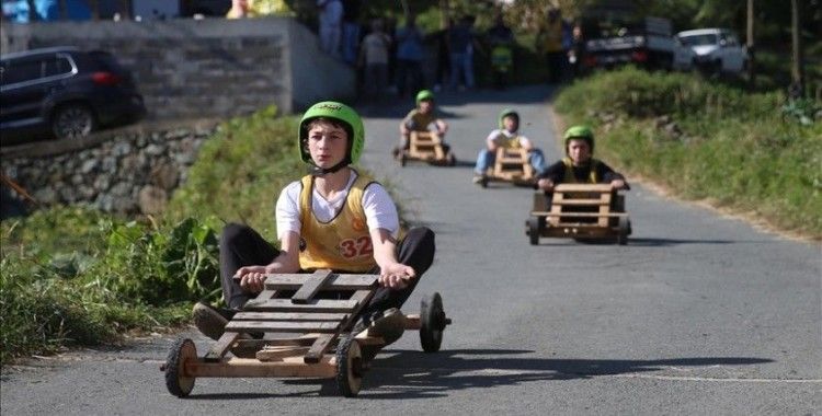 Rize'de tahta arabalar 'Laz Ralli'de yarıştı