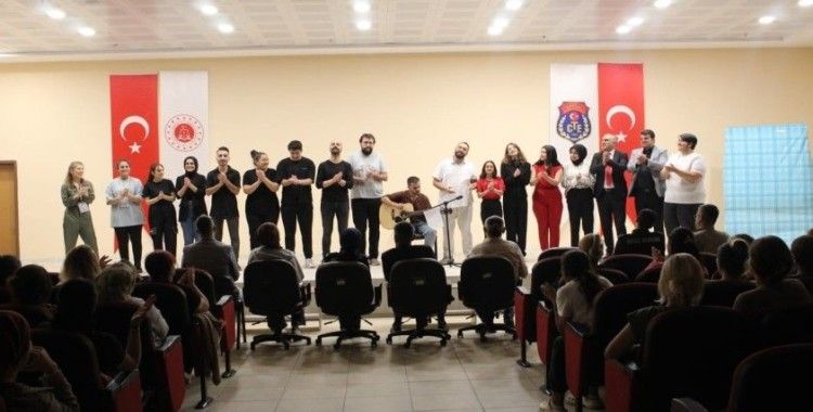 Elazığ Belediyesi, kadın hükümlüler için gösteri düzenledi
