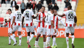 Sivasspor, sahasında Atakaş Hatayspor'u 3-2 yendi