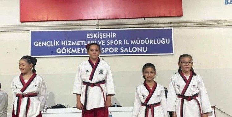 Eskişehir Orgeneral Halil Sözer Ortaokulu taekwondo ekibi yeni sezona başarıyla başladı
