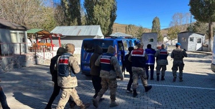 Jandarma ekipleri 38 düzensiz göçmeni yakaladı
