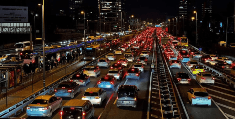 İstanbul trafiğinde 'ara tatil' yoğunluğu