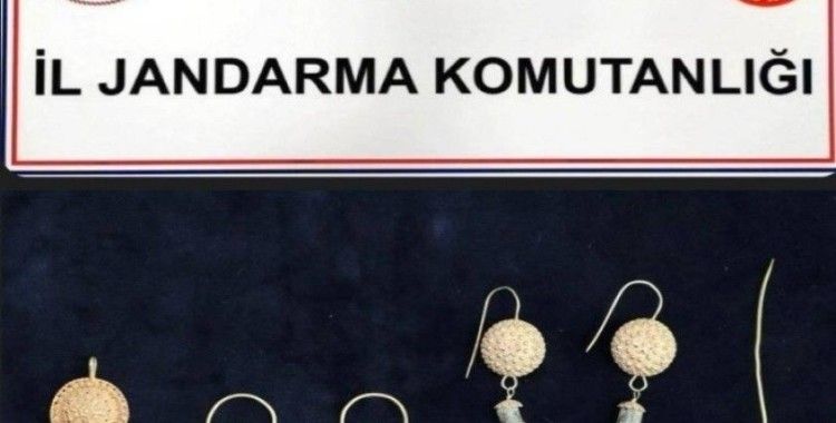 Lidyalılara ait küpeler ve kolyeyle yakalanan 4 şüpheliden 2’si tutuklandı
