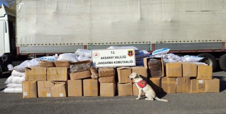 Tırın dorsesinde 1 ton 734 kilo kaçak tütün ele geçirildi