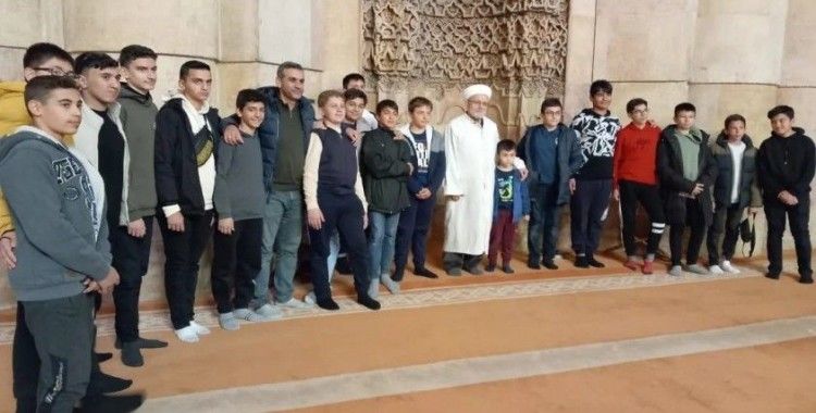 Erzincanlı öğrenciler Divriği Ulu Cami ve Şifahanesini gezdiler
