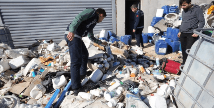 Şanlıurfa'da tonlarca sahte zirai ilaç ve gıda ürünü ele geçirildi