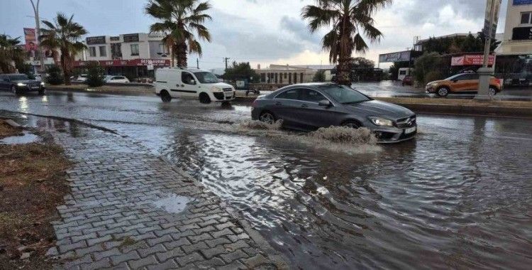 Bodrum’da sağanak yağış etkili oldu
