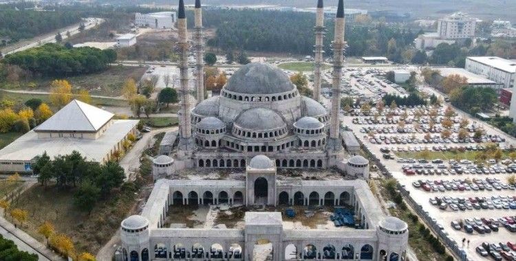 Uludağ Üniversitesi’ndeki cami ve külliye inşaatı yükseliyor
