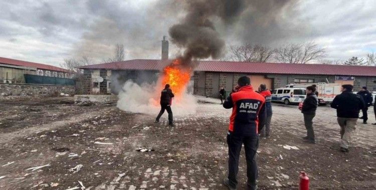 Kars’ta polise afet farkındalık ve yangın eğitimi verildi
