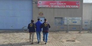 11 yıl hapis cezası bulunan dolandırıcı JASAT baskınıyla yakalandı
